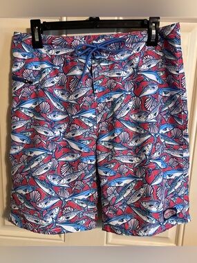 Vineyard Vines Men’s Beachcomber Swim Board Shorts — Red, White, & Blue Fish
